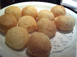 Pão de Queijo (cheese balls/bread)